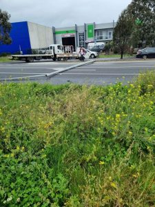 Car hit by falling street light in Craigieburn