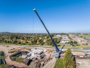 Massive crane helps upgrade Epping Road