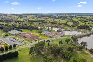 La Dimora Retirement Resort, Hidden Valley, has it all