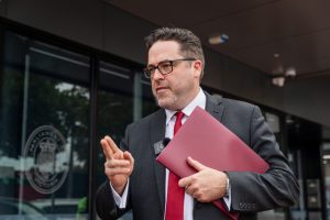 Councillors lose confidence in mayor