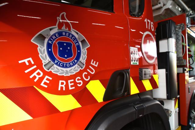 Firefighters stopped grassfire spreading in South Morang