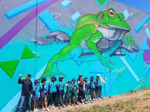 School jumps into new mural